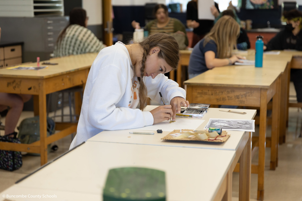 Student working on a drawing in art class.