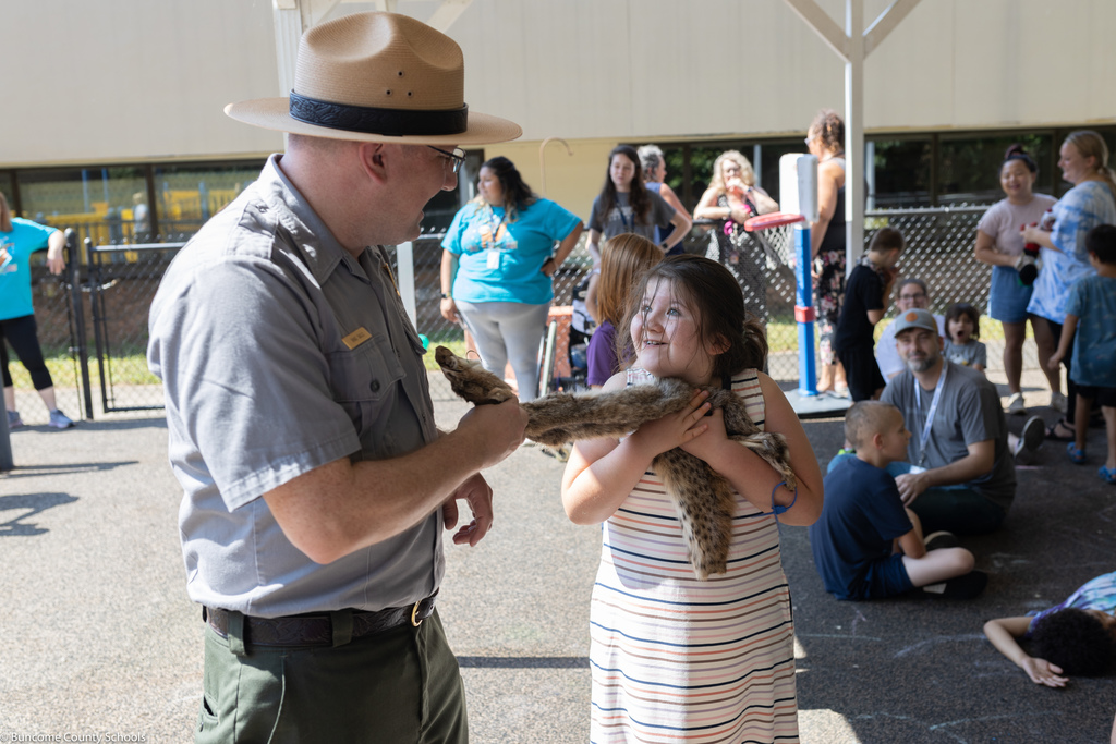 Student rubbing fox fur from a Blue Ridge Parkway Ranger