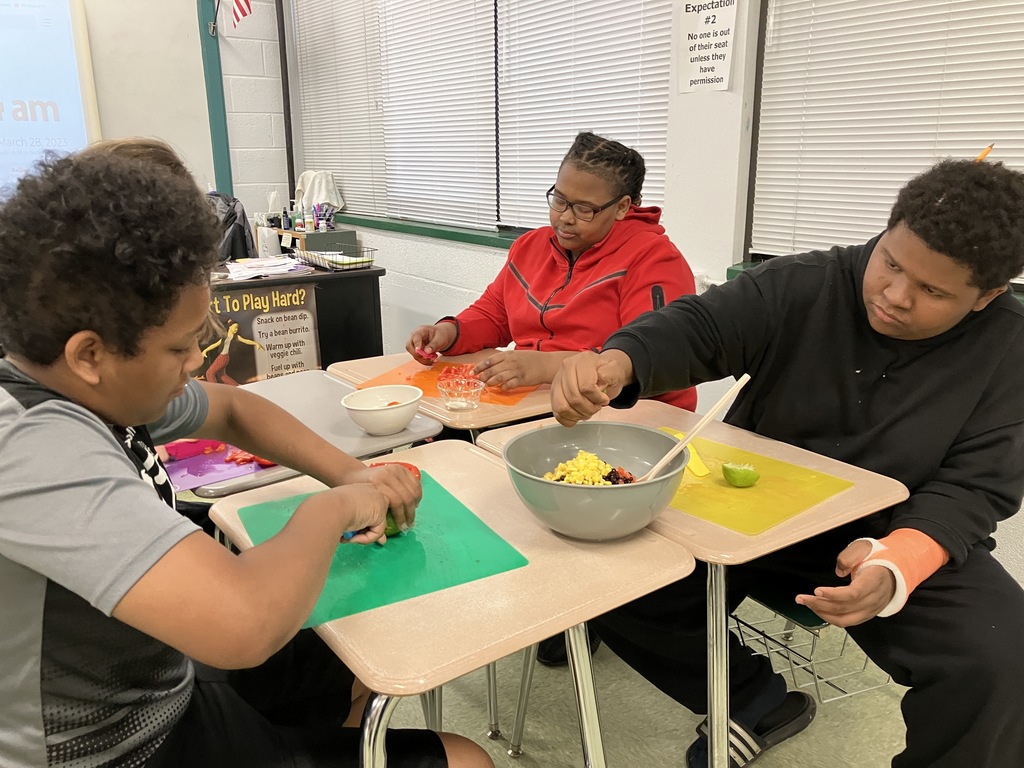 Students in Mrs. Ebner's Exploring Nutrition & Wellness class making salsa