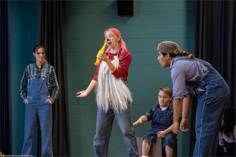 Enka High Theater Performs for Elementary Students