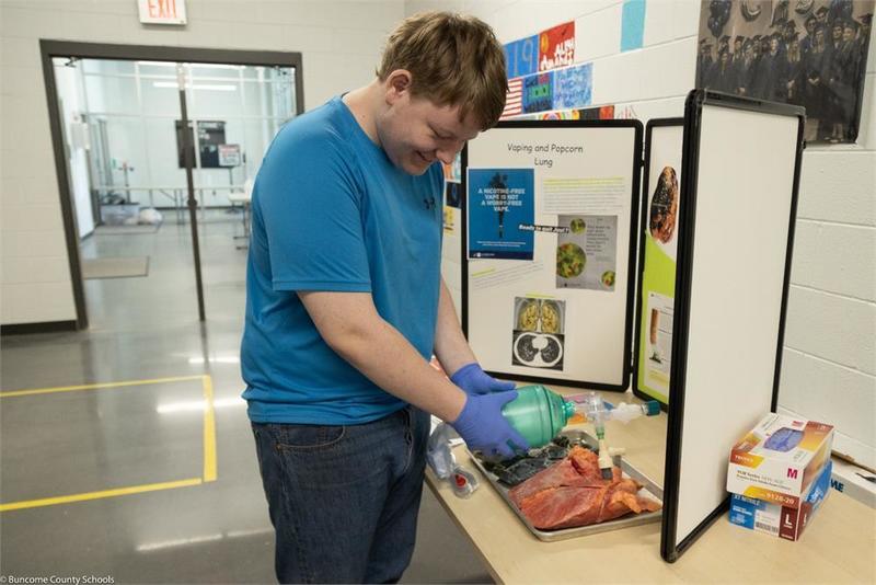 Student inflates pig lung